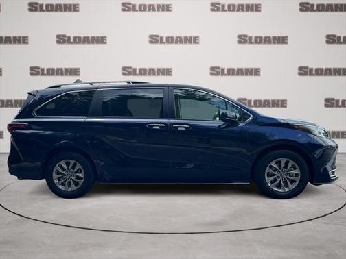 2022 Toyota Sienna XLE 7 Passenger