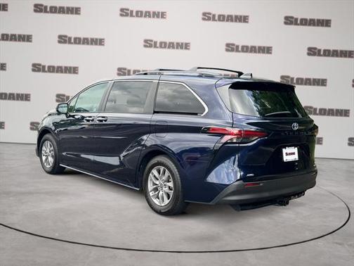 2022 Toyota Sienna XLE 7 Passenger