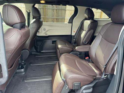 2023 Toyota Sienna Platinum 7 Passenger