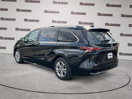 2023 Toyota Sienna Platinum 7 Passenger
