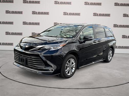 2023 Toyota Sienna Platinum 7 Passenger