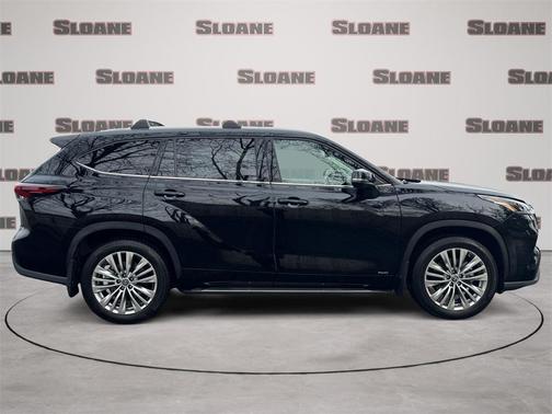 2025 Toyota Highlander Hybrid Platinum
