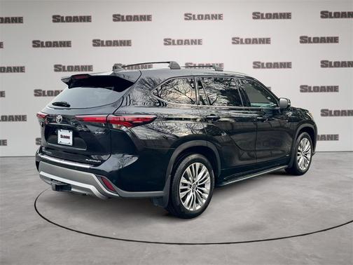 2025 Toyota Highlander Hybrid Platinum