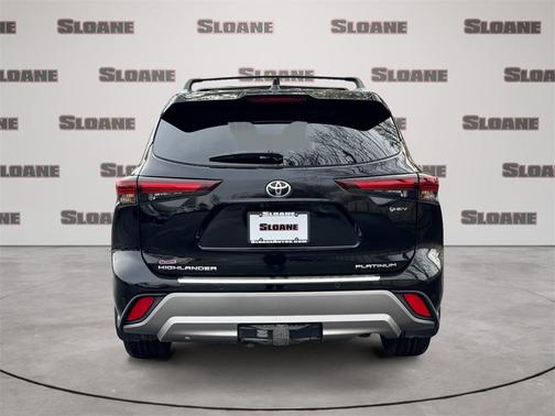 2025 Toyota Highlander Hybrid Platinum