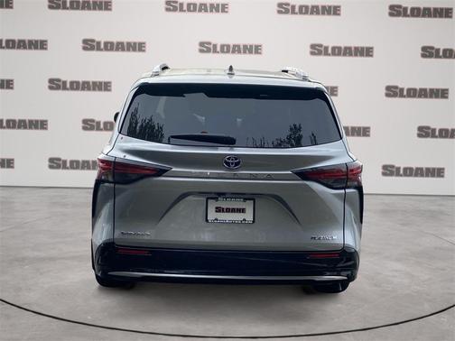 2025 Toyota Sienna Platinum