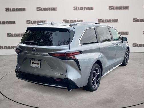 2025 Toyota Sienna Platinum