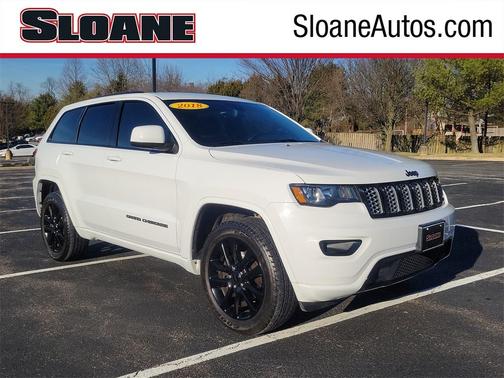 Photo 1 of 29 of 2018 Jeep Grand Cherokee Altitude
