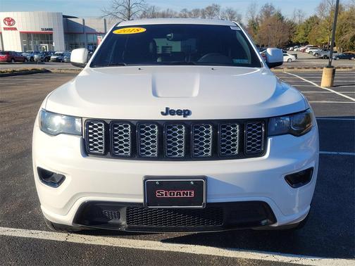 Photo 2 of 29 of 2018 Jeep Grand Cherokee Altitude