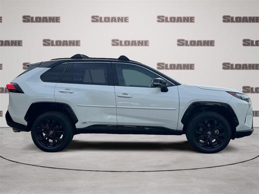 2022 Toyota RAV4 Hybrid SE