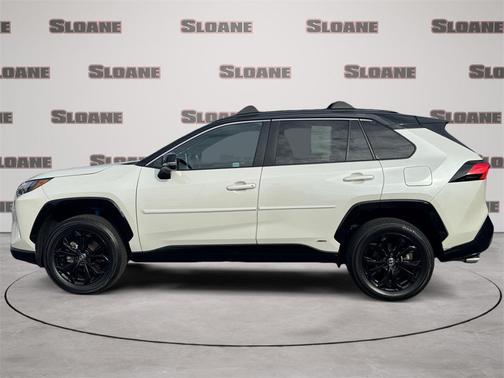 2022 Toyota RAV4 Hybrid SE