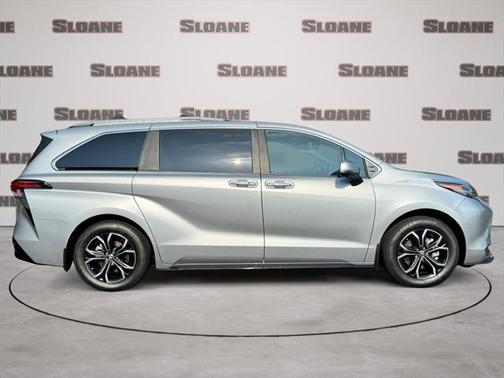 2025 Toyota Sienna Platinum 7 Passenger
