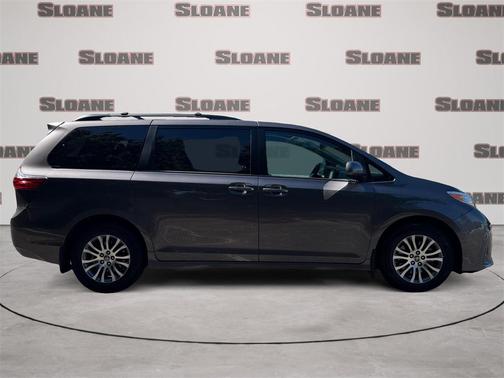 2020 Toyota Sienna XLE