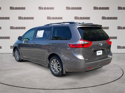 2020 Toyota Sienna XLE