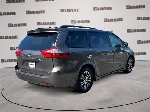 2020 Toyota Sienna XLE