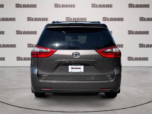 2020 Toyota Sienna XLE