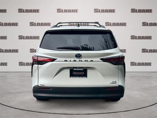2022 Toyota Sienna XLE 8 Passenger