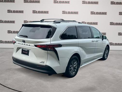 2022 Toyota Sienna XLE 8 Passenger