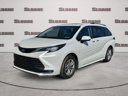 2022 Toyota Sienna XLE 7 Passenger