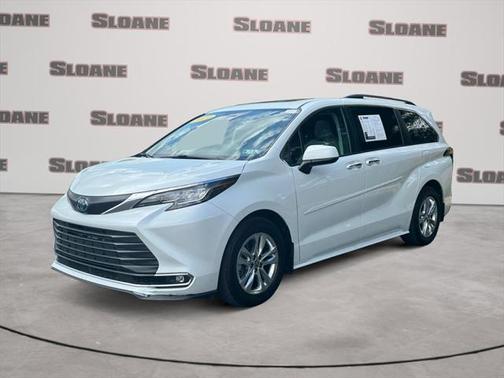 2022 Toyota Sienna XLE 7 Passenger
