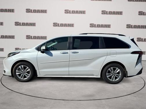 2022 Toyota Sienna XLE 7 Passenger