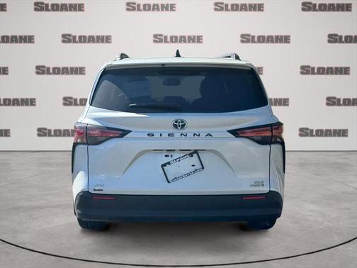 2022 Toyota Sienna XLE 7 Passenger