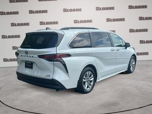 2022 Toyota Sienna XLE 7 Passenger