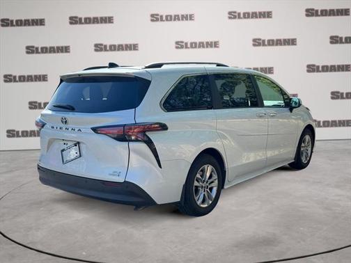 2022 Toyota Sienna XLE 7 Passenger