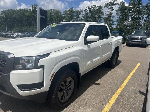 2025 Nissan Frontier SV