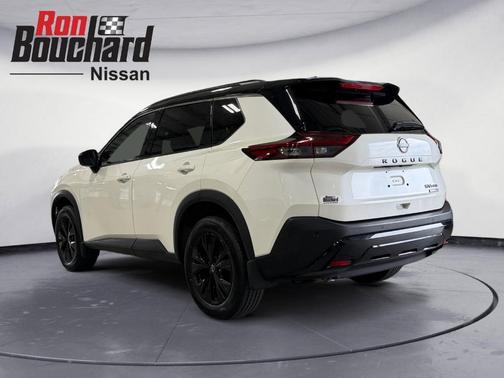 2 Tone White / Black Roof 2023 Nissan Rogue SV