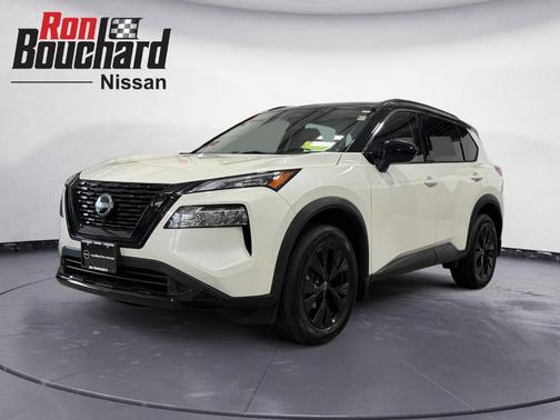2 Tone White / Black Roof 2023 Nissan Rogue SV