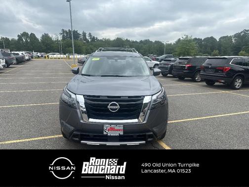 2025 Nissan Pathfinder SL