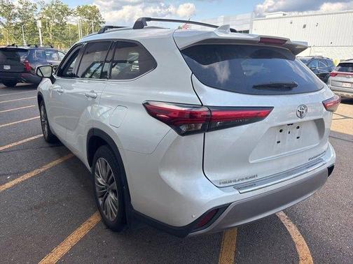 2022 Toyota Highlander Platinum