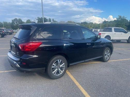 2019 Nissan Pathfinder SL