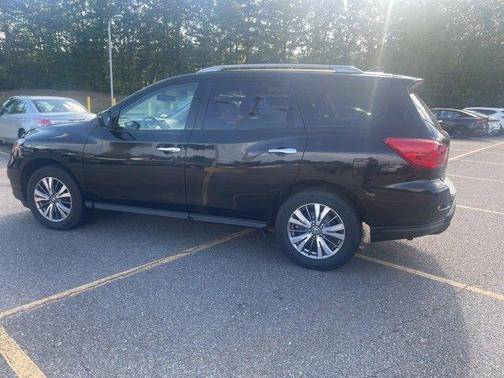 2019 Nissan Pathfinder SL