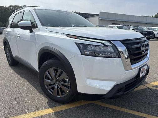 2025 Nissan Pathfinder SV