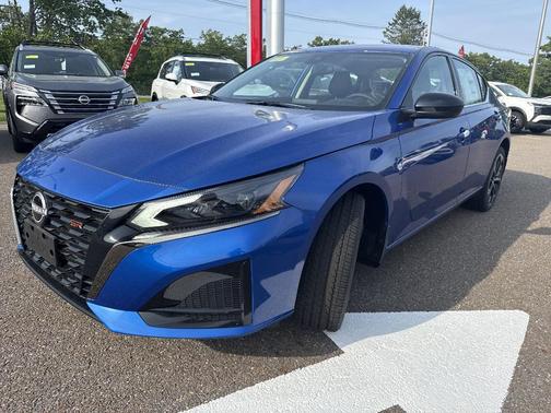 2025 Nissan Altima SR