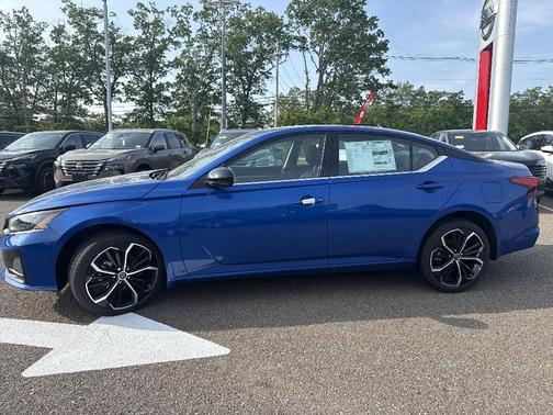 2025 Nissan Altima SR