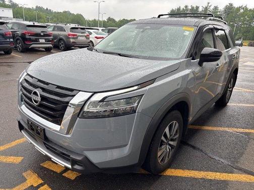 2024 Nissan Pathfinder SL