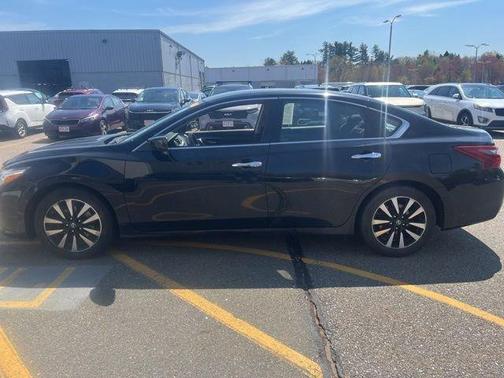 Black 2018 Nissan Altima 2.5 SV