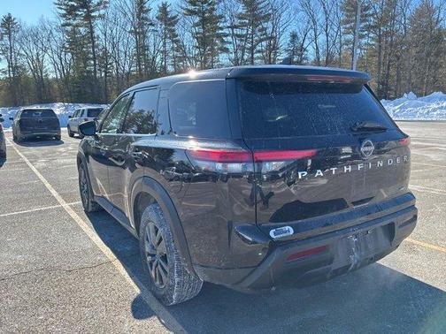 2022 Nissan Pathfinder S