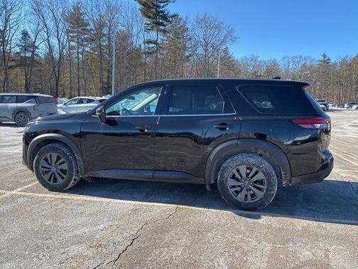 2022 Nissan Pathfinder S