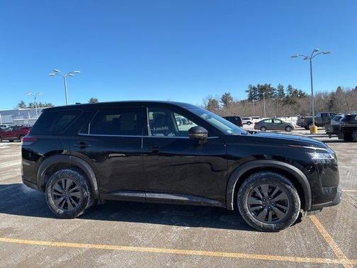 2022 Nissan Pathfinder S