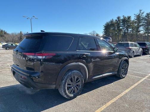 2022 Nissan Pathfinder S