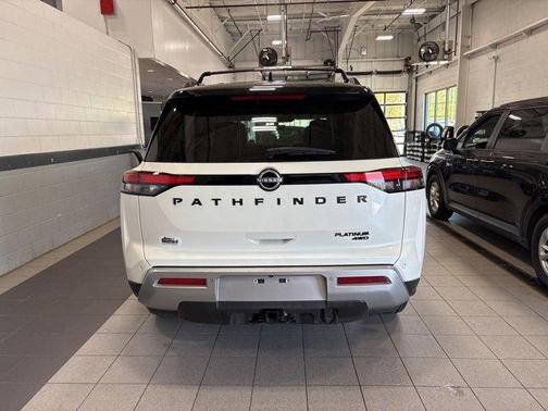 2023 Nissan Pathfinder Platinum