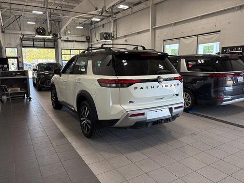 2023 Nissan Pathfinder Platinum