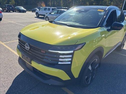 2025 Nissan Kicks SR