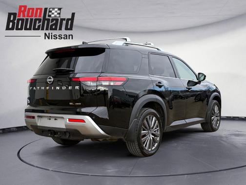 2023 Nissan Pathfinder SL