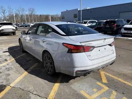 2023 Nissan Altima 2.0 SR