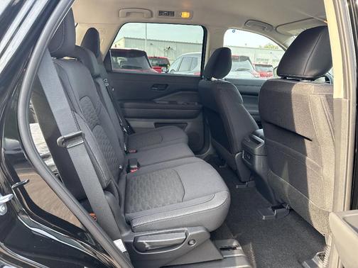 2025 Nissan Pathfinder S