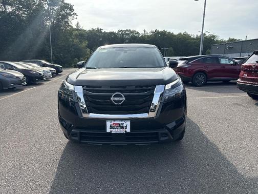 2025 Nissan Pathfinder S